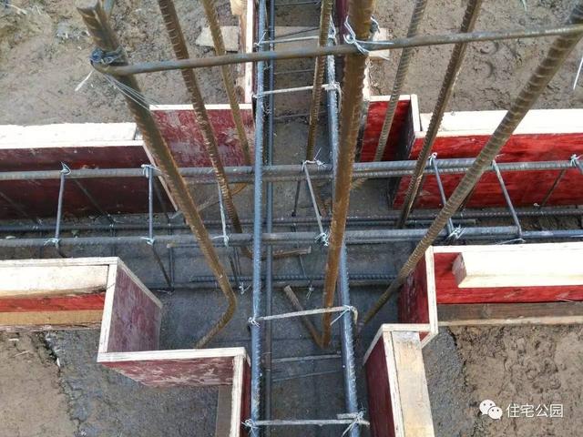 基礎(chǔ)被大雨泡透，圈梁又尺寸太小，我這三層別墅該怎么辦？