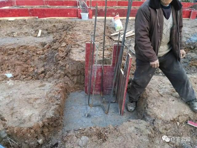 基礎(chǔ)被大雨泡透，圈梁又尺寸太小，我這三層別墅該怎么辦？