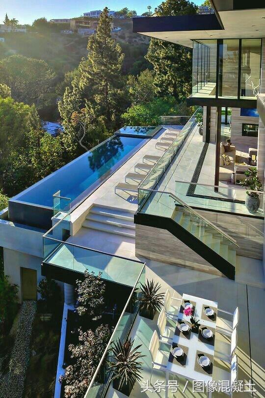 別墅設(shè)計混凝土、燈光、水融合