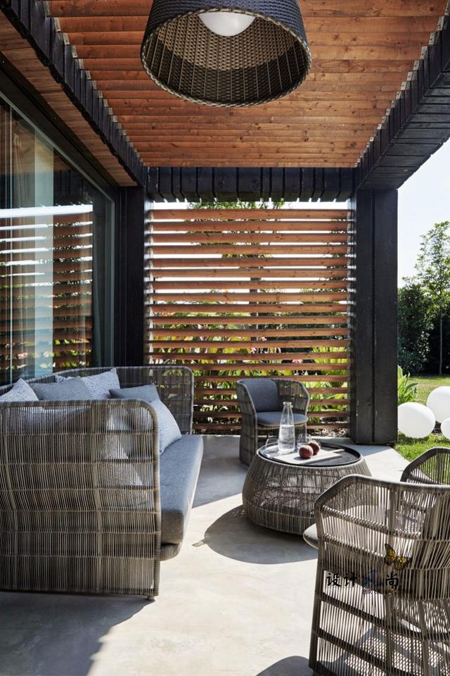 意大利石頭與木頭結(jié)合的鄉(xiāng)村別墅