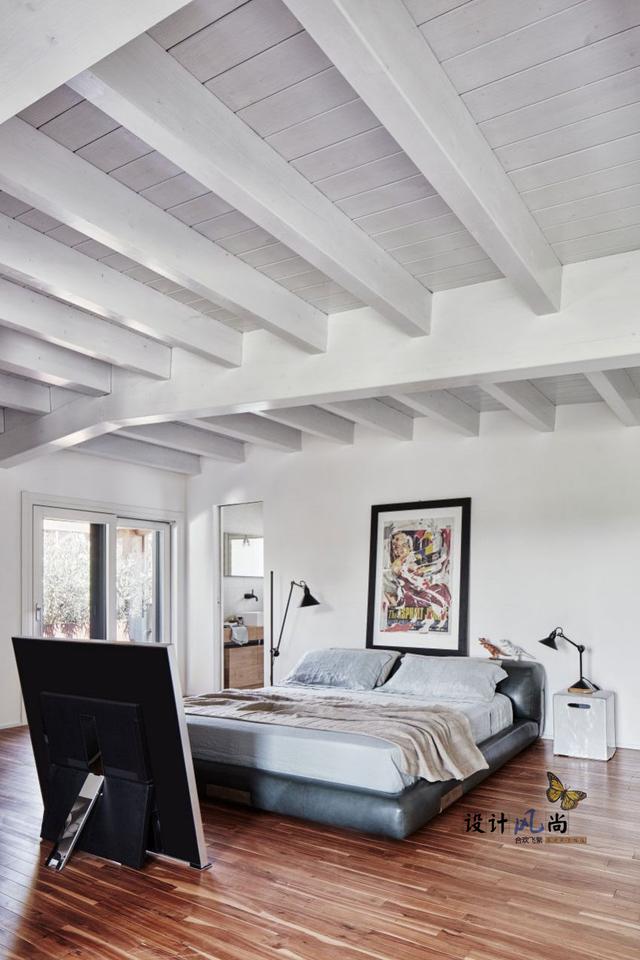 意大利石頭與木頭結(jié)合的鄉(xiāng)村別墅