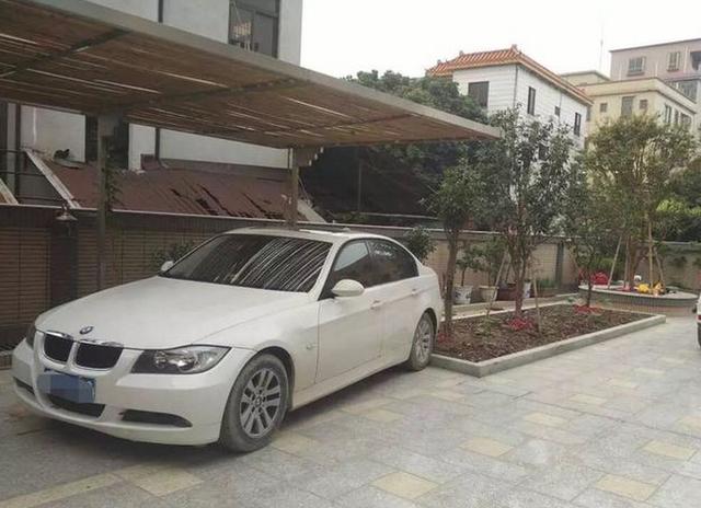 朋友浙江農(nóng)村婆家的別墅蓋好了，光看這外表也是村里數(shù)一數(shù)二的！