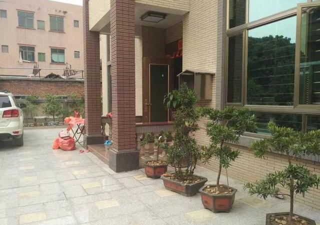 朋友浙江農(nóng)村婆家的別墅蓋好了，光看這外表也是村里數(shù)一數(shù)二的！