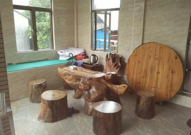 朋友浙江農(nóng)村婆家的別墅蓋好了，光看這外表也是村里數(shù)一數(shù)二的！