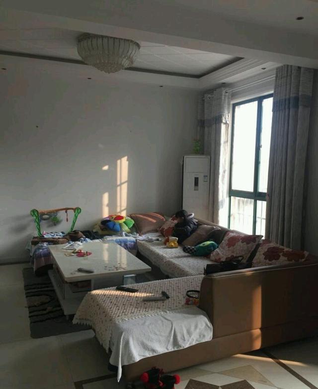 堪比千萬大別墅的鄉(xiāng)下自建房，全屋的裝修婆婆裝得富麗堂皇！