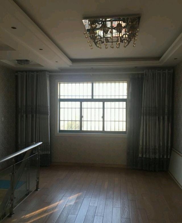 堪比千萬大別墅的鄉(xiāng)下自建房，全屋的裝修婆婆裝得富麗堂皇！