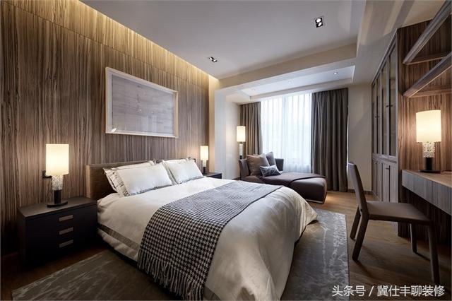 富豪的兩棟別墅連為一體，一棟家人住，另一棟招待客人