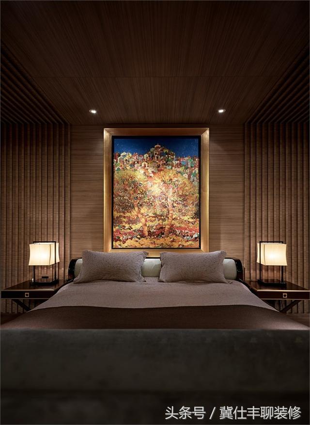 富豪的兩棟別墅連為一體，一棟家人住，另一棟招待客人