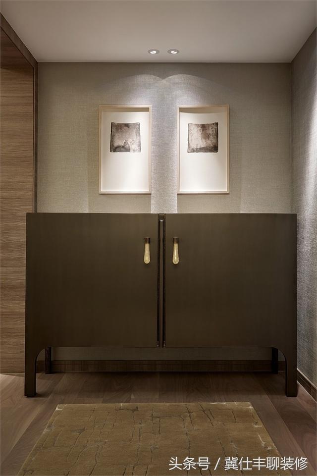 富豪的兩棟別墅連為一體，一棟家人住，另一棟招待客人