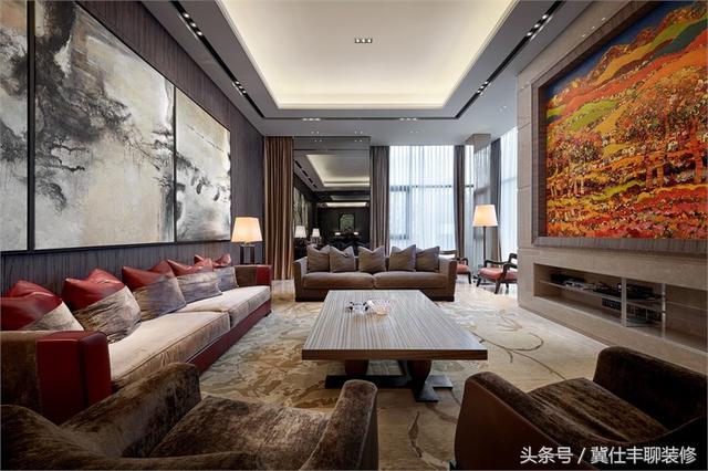 富豪的兩棟別墅連為一體，一棟家人住，另一棟招待客人