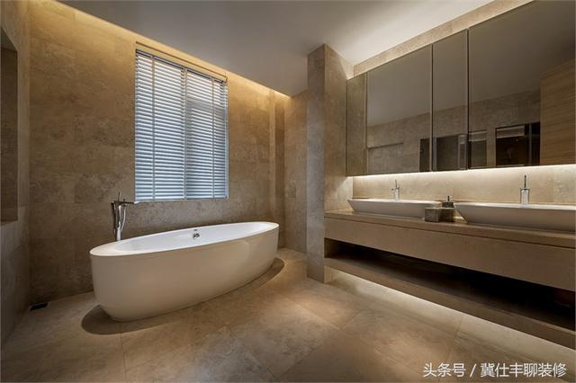 富豪的兩棟別墅連為一體，一棟家人住，另一棟招待客人