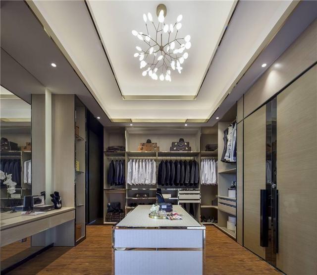 房地產(chǎn)老板北京別墅裝修花幾百萬，內(nèi)景奢華無比，四季如春的感覺