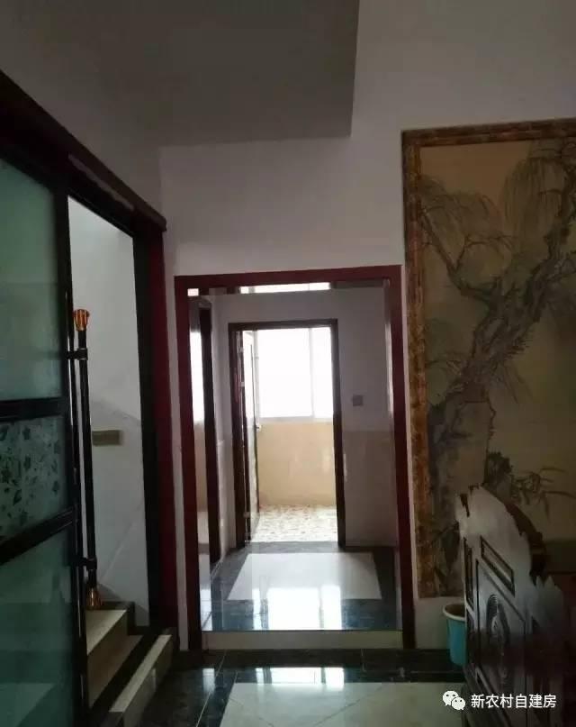 孝順女子為父母建平房別墅，家里的門檻都被鄉(xiāng)親踏爛