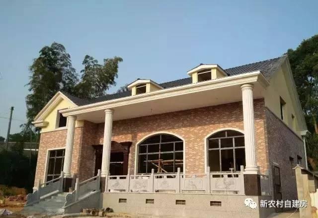 孝順女子為父母建平房別墅，家里的門檻都被鄉(xiāng)親踏爛