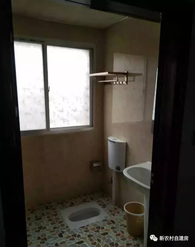 孝順女子為父母建平房別墅，家里的門檻都被鄉(xiāng)親踏爛