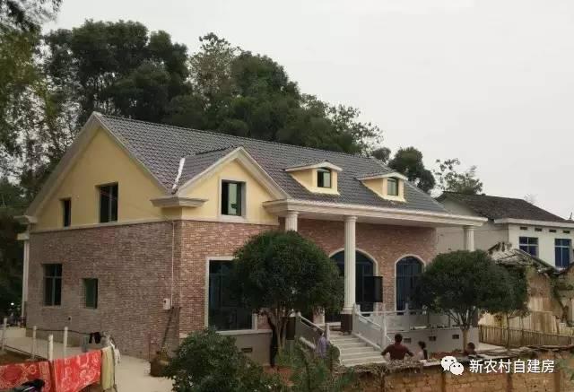 孝順女子為父母建平房別墅，家里的門檻都被鄉(xiāng)親踏爛