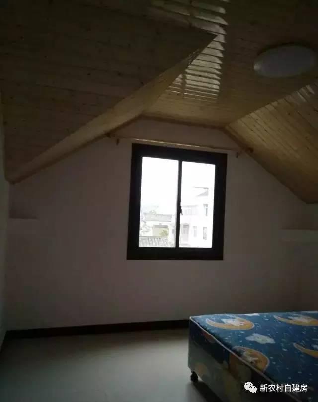 孝順女子為父母建平房別墅，家里的門檻都被鄉(xiāng)親踏爛