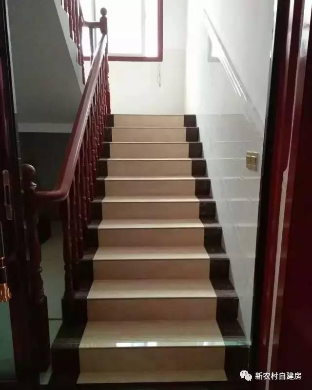 孝順女子為父母建平房別墅，家里的門檻都被鄉(xiāng)親踏爛