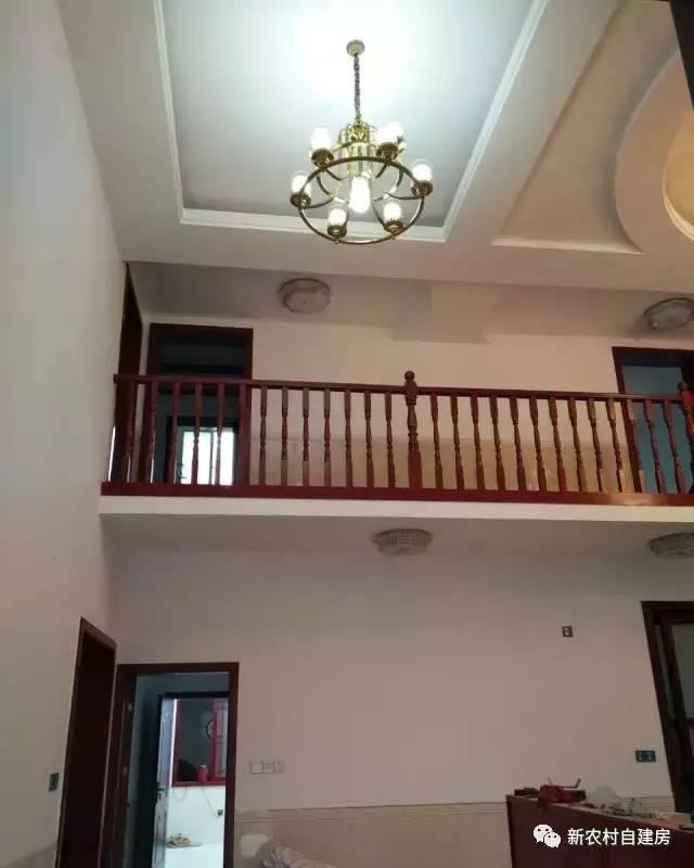 孝順女子為父母建平房別墅，家里的門檻都被鄉(xiāng)親踏爛