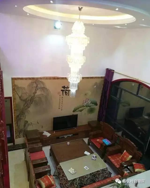 孝順女子為父母建平房別墅，家里的門檻都被鄉(xiāng)親踏爛