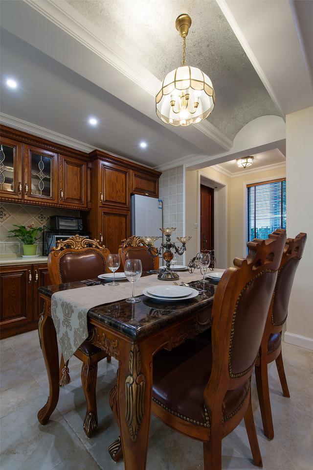 長見識(shí)了！鄭州何總和老朋友買別墅去對(duì)方家看后大贊不已