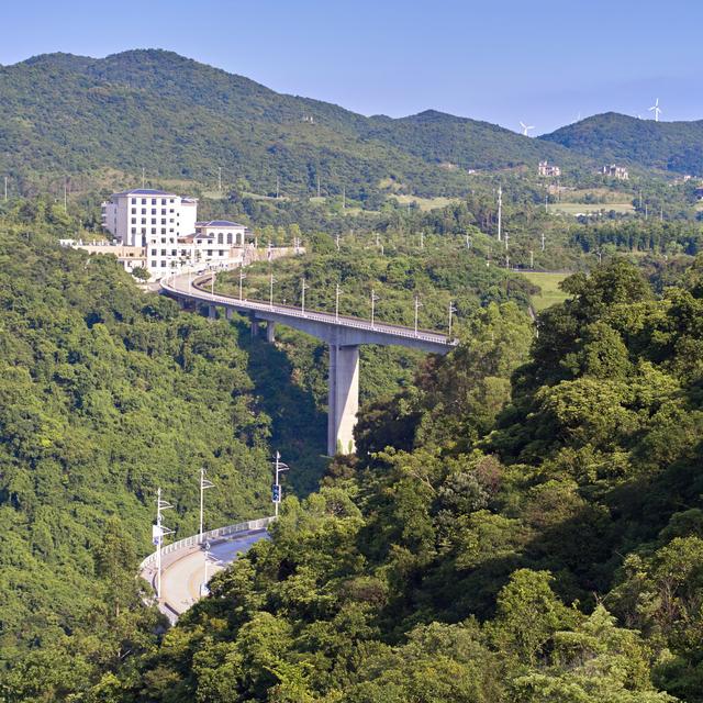 這里有深圳富豪聚居的別墅群，東部華僑城