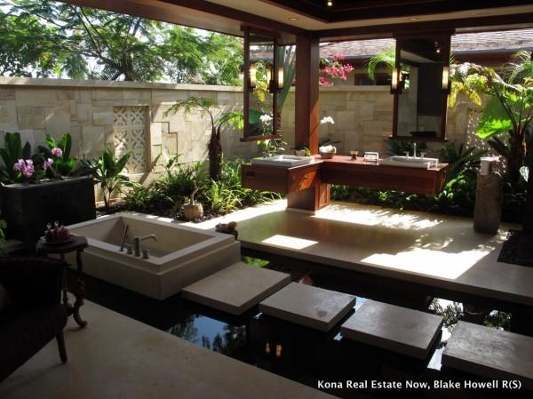 外國(guó)的浴室造在這種地方，太露了