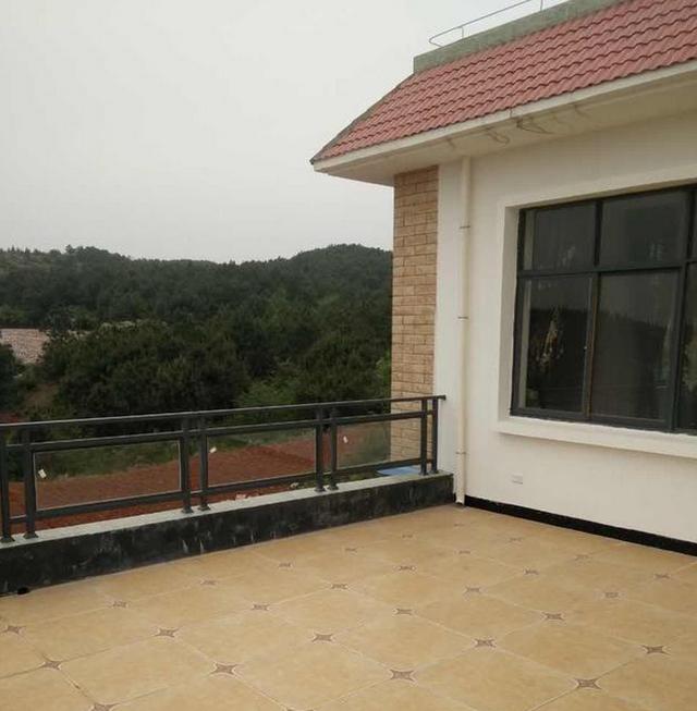 花光積蓄在老家建個(gè)別墅，前前后后花掉70萬，大家看可值得？