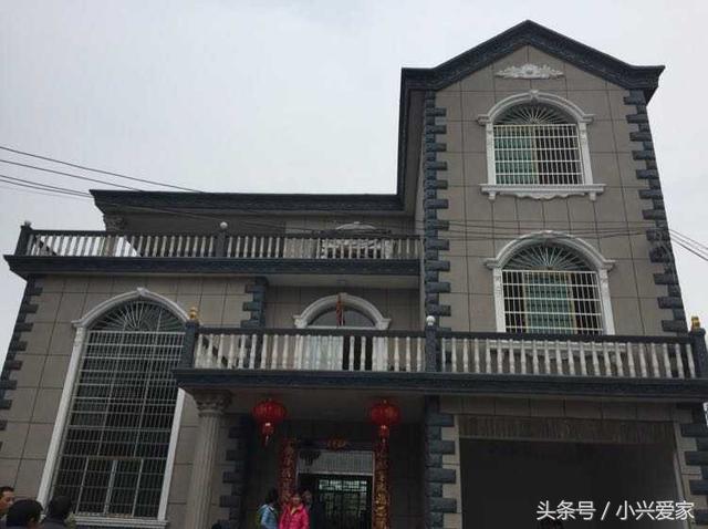 曬曬我家500平的農(nóng)村別墅，前后花費(fèi)100w，落地窗太贊了！