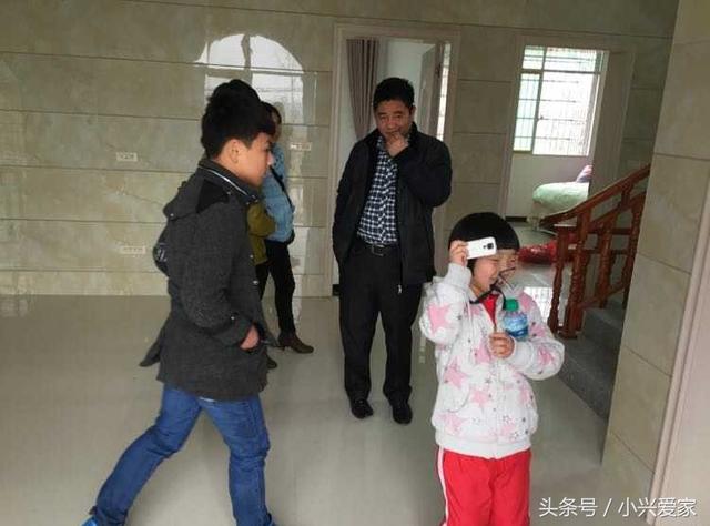 曬曬我家500平的農(nóng)村別墅，前后花費(fèi)100w，落地窗太贊了！