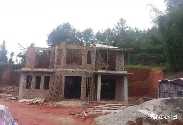 70后老夫妻合伙開(kāi)山，40萬(wàn)為兒子建棟獨(dú)一無(wú)二的2層婚房！