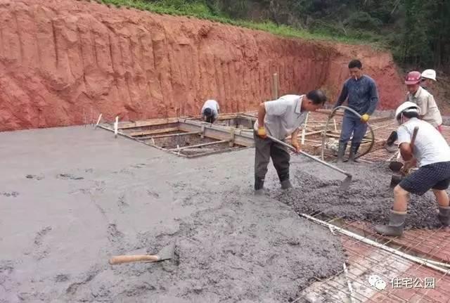 70后老夫妻合伙開(kāi)山，40萬(wàn)為兒子建棟獨(dú)一無(wú)二的2層婚房！