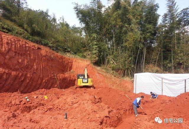 70后老夫妻合伙開(kāi)山，40萬(wàn)為兒子建棟獨(dú)一無(wú)二的2層婚房！