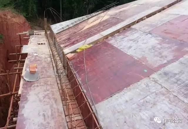 70后老夫妻合伙開(kāi)山，40萬(wàn)為兒子建棟獨(dú)一無(wú)二的2層婚房！