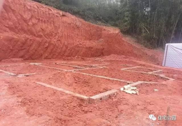 70后老夫妻合伙開(kāi)山，40萬(wàn)為兒子建棟獨(dú)一無(wú)二的2層婚房！