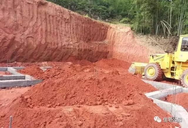 70后老夫妻合伙開(kāi)山，40萬(wàn)為兒子建棟獨(dú)一無(wú)二的2層婚房！