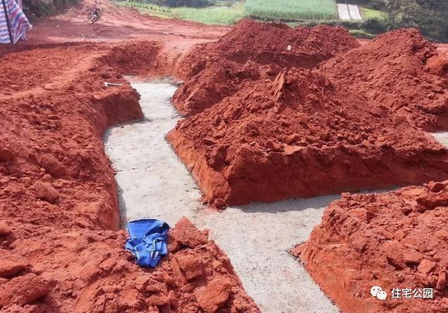 70后老夫妻合伙開(kāi)山，40萬(wàn)為兒子建棟獨(dú)一無(wú)二的2層婚房！