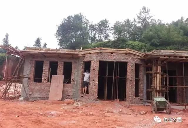 70后老夫妻合伙開(kāi)山，40萬(wàn)為兒子建棟獨(dú)一無(wú)二的2層婚房！