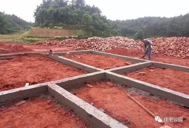 70后老夫妻合伙開(kāi)山，40萬(wàn)為兒子建棟獨(dú)一無(wú)二的2層婚房！