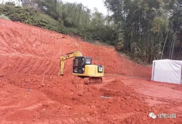 70后老夫妻合伙開(kāi)山，40萬(wàn)為兒子建棟獨(dú)一無(wú)二的2層婚房！