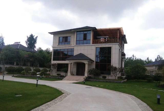 有錢不投資房產(chǎn)，卻回鄉(xiāng)下建別墅，是不是傻