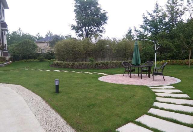 有錢不投資房產(chǎn)，卻回鄉(xiāng)下建別墅，是不是傻