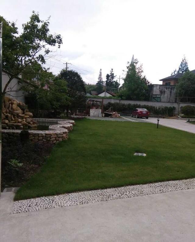 有錢不投資房產(chǎn)，卻回鄉(xiāng)下建別墅，是不是傻