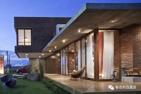 用紅磚建套現(xiàn)代別墅，鄰居看了只有羨慕的份