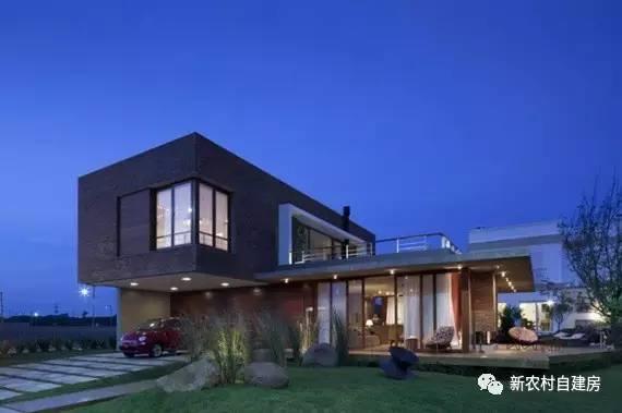 用紅磚建套現(xiàn)代別墅，鄰居看了只有羨慕的份