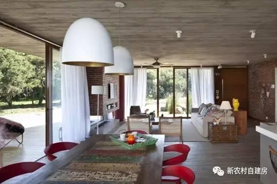 用紅磚建套現(xiàn)代別墅，鄰居看了只有羨慕的份