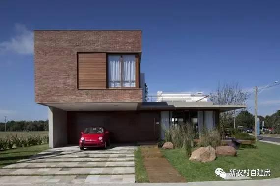 用紅磚建套現(xiàn)代別墅，鄰居看了只有羨慕的份