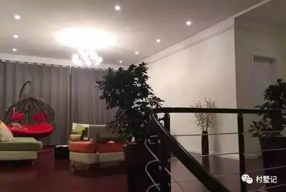 帶旋轉樓梯的二層農(nóng)村別墅，引眾人參觀（附實拍）