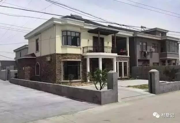 帶旋轉樓梯的二層農(nóng)村別墅，引眾人參觀（附實拍）