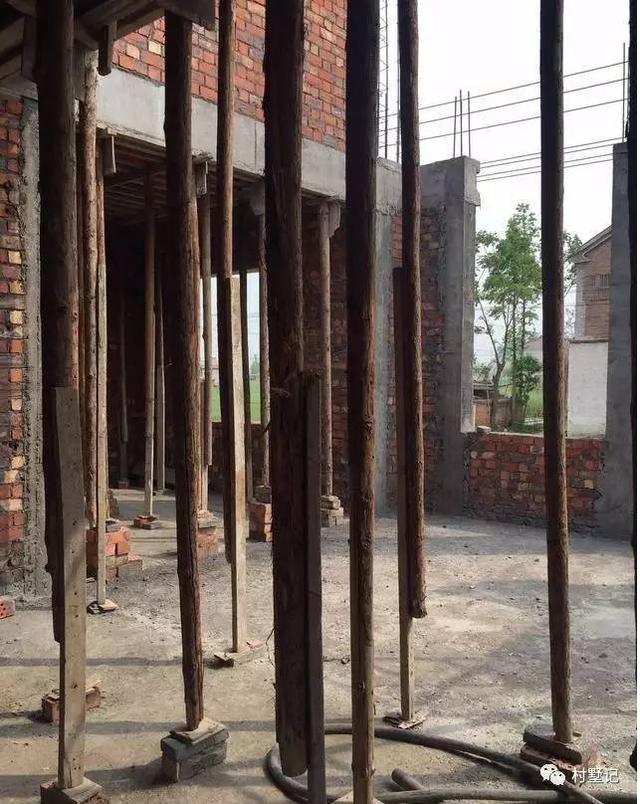 曬一曬咱村新蓋的三層別墅，是整個村最豪華的